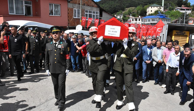 Şehit uzman çavuş Ordu'da son yolculuğuna uğurlandı
