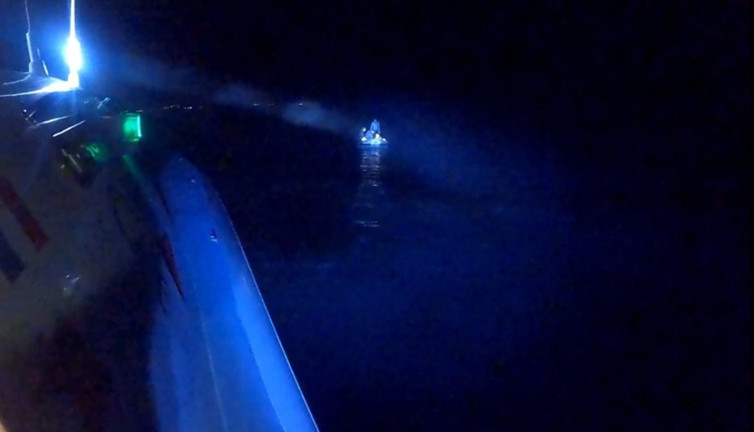 Ayvalık açıklarında 37 düzensiz göçmen kurtarıldı