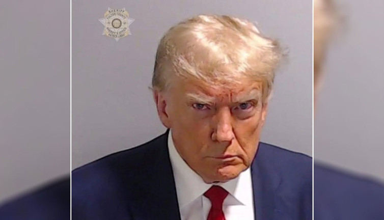 Trump’tan sıra dışı kampanya, sabıka fotoğrafını seçim kampanyasında kullanıyor