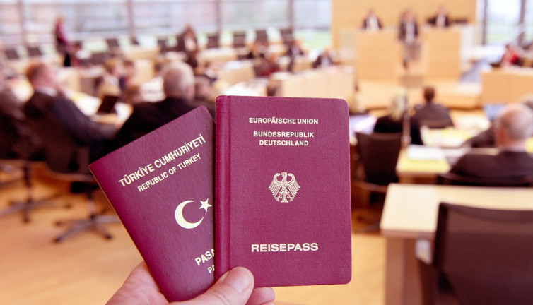 Almanya’dan çifte vatandaşlık ve vatandaşlığa geçiş yasası. Gurbetçilerin durumu şimdi ne olacak?