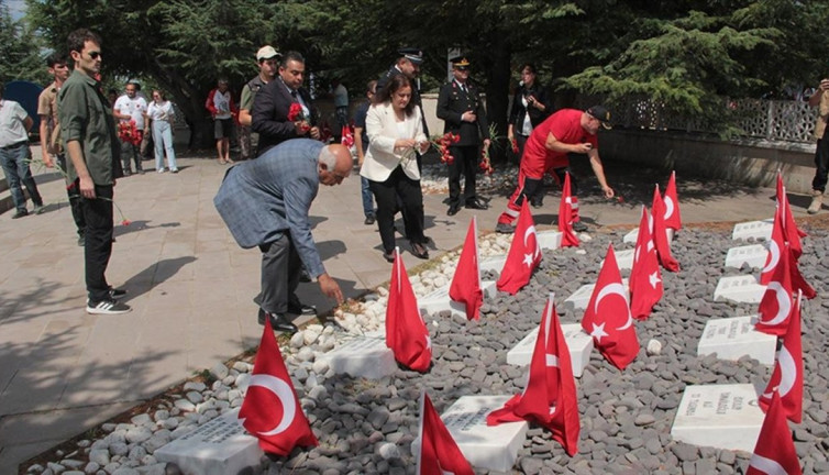 Büyük Taarruz'un 101. yıl dönümünde Albay Reşat Çiğiltepe Şehitliği'nde tören