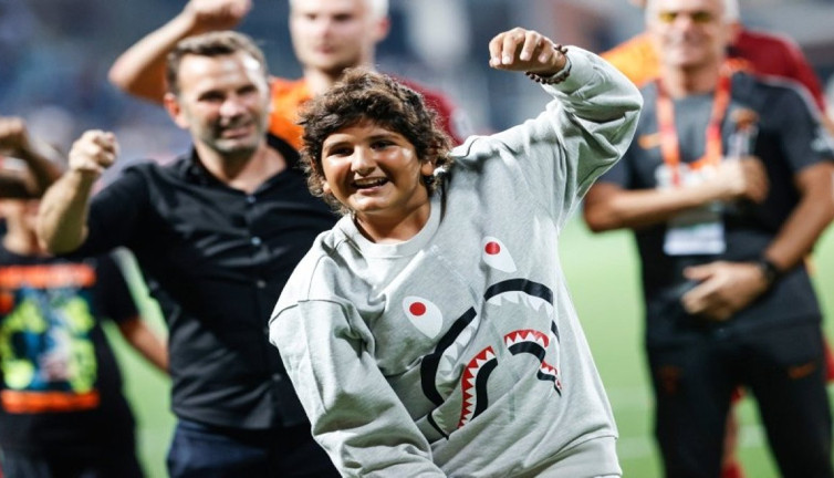 Okan Buruk'un hasta çocuğuna çirkin hakaretler etti. Fenomen sıfatlı Yaren Çakar'dan küfürlü video