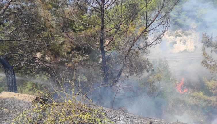 Antalya'da çöplük alanda çıkan yangın kontrol altına alındı