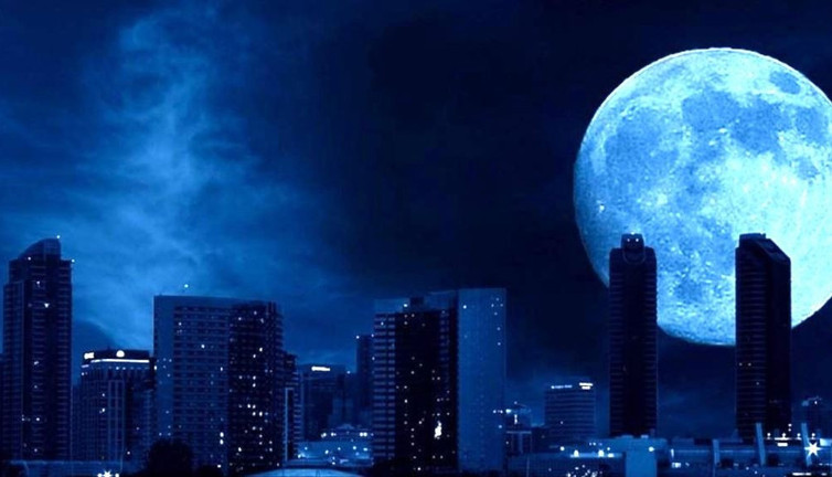 Kassandra Süper Mavi Ay'da yaşanacakları açıkladı