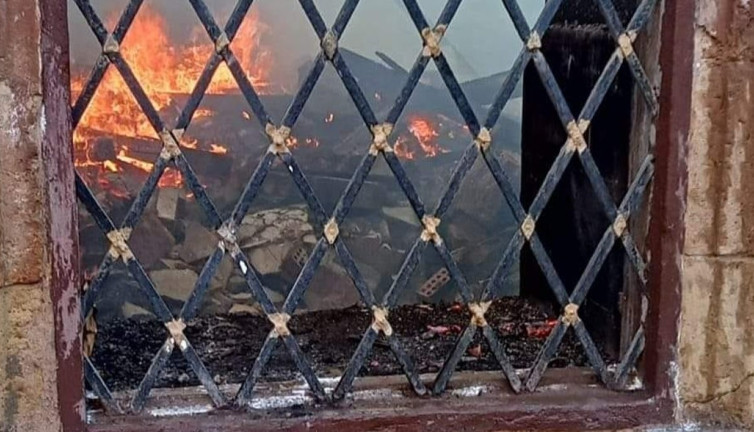 Mısır’da 170 yıllık tarihi cami alev alev yandı