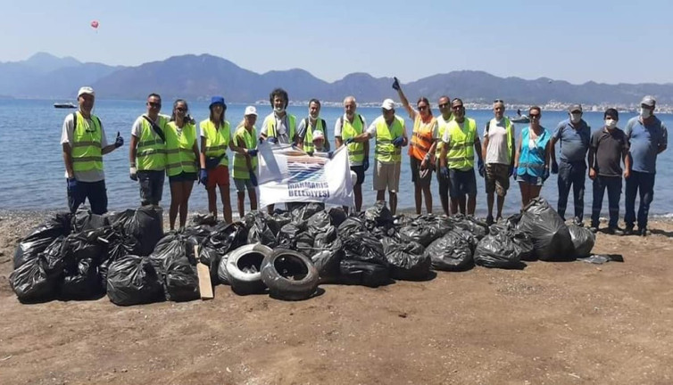 Marmaris'te 11 ton çöp toplandı. Cenneti çöplüğe çevirmişler. Elleriniz kırılsın