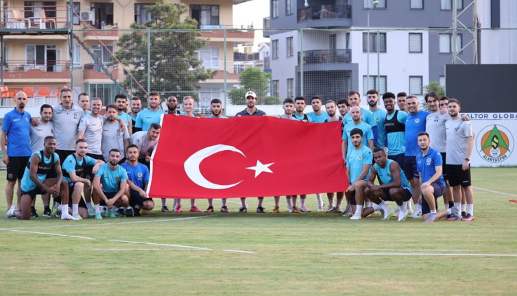 Şikeci futbolcuyu Alanyaspor'a kim getirdi? Cevap ver Çavuşoğlu