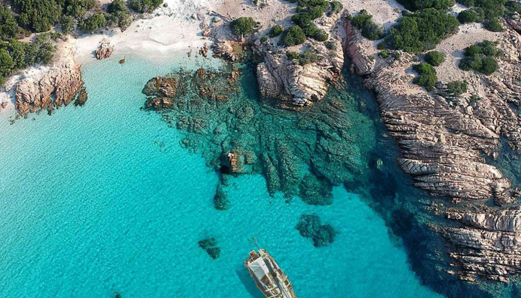 Yüzmeye gitti çuvallar dolusu çaldı