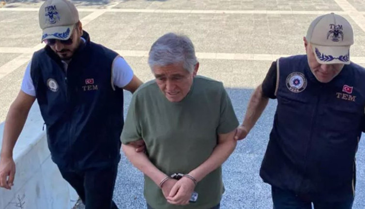 Bakan Yerlikaya duyurdu: Turuncu kategoride yer alan firari FETÖ'cü yakalandı