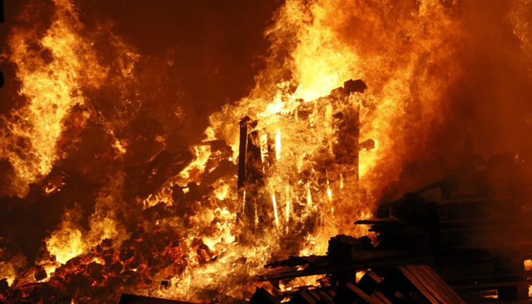 Adana'da çıkan yangına TOMA müdahale etti