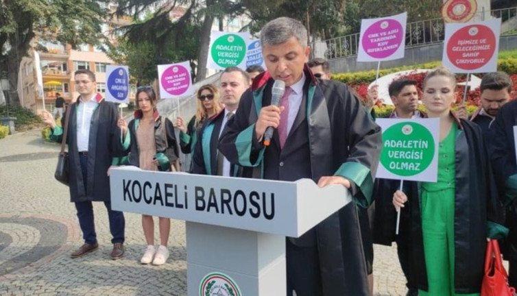 Kocaeli’de avukatlar adli yıl açılışında, yaşadıkları saldırılara dikkat çekmek için yürüdü