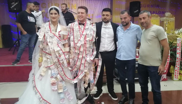 Gelin ve damada 45 metrelik takı sürprizi