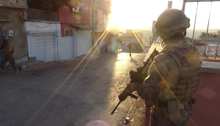 Gaziantep'te 200 personelle şafak operasyonu