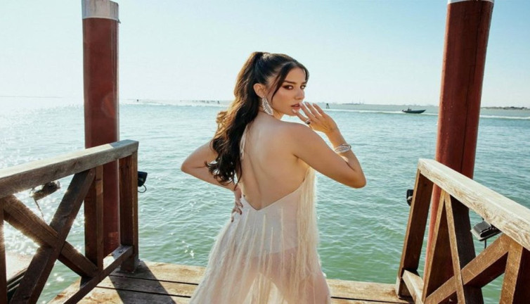 İtalyan basını Özge Gürel’i konuşuyor. Venedik'te göz kamaştırdı