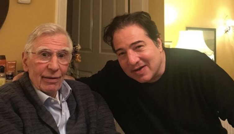 Fazıl Say babası Ahmet Say'ı anmak için piyano başına geçti