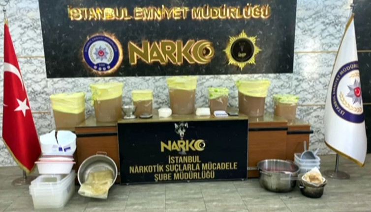 Bakan Yerlikaya duyurdu: 14 zehir taciri yakalandı