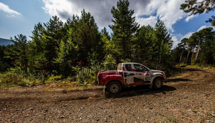 Dünyanın en zor yarışında tarihi parkurda nefesler kesildi