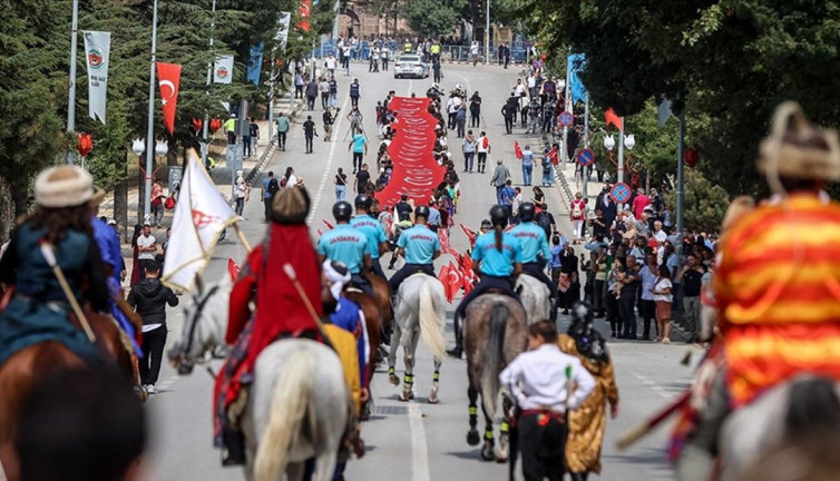 Ertuğrul Gazi şenliklerinde kortej yapıldı