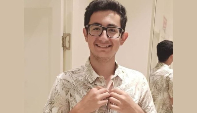 Üçüncü kattaki evinin penceresinden beton zemine düşen liseli, yaşamını yitirdi