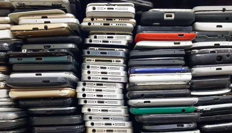 Eski teknolojik aletler altın madeni çıktı. Devre kartlarındaki hazineyi duyanlar artık bozulmuş cihazları çöpe atamayacak