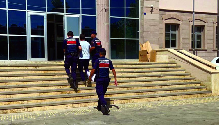 50 hektar ormanı çay ateşinden yakmış