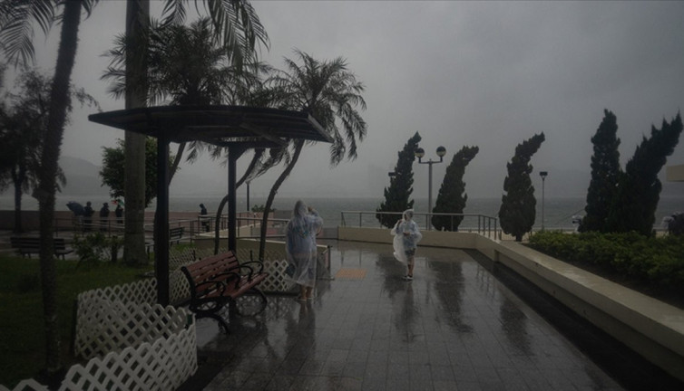 Çin’i Haikui Tayfunu vurdu: Saatteki hızı 150 kilometreyi aştı