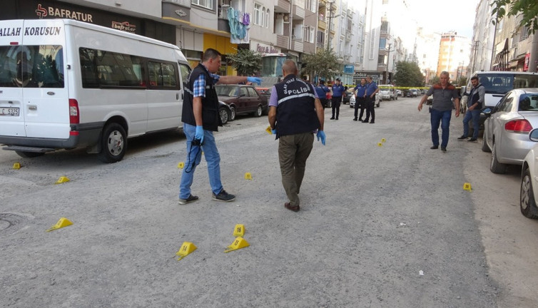 Okulların ilk gününde servisçiler silahla çatıştılar