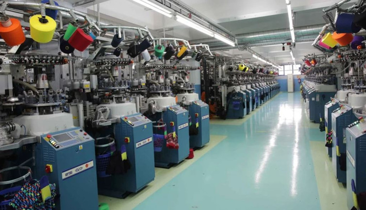 Dev sektör kepenk indirecek 100 bin kişi işsiz kalacak. Fabrikalar yarım kapasite çalışıyor son 2 ay