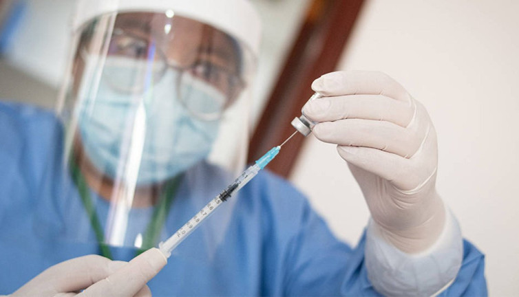 ABD, COVID-19'un varyantlarına yönelik güncellenmiş aşıları onayladı