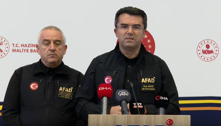 AFAD Başkanı: Libya'ya 3 kargo uçağını 4'er saat arayla planladık