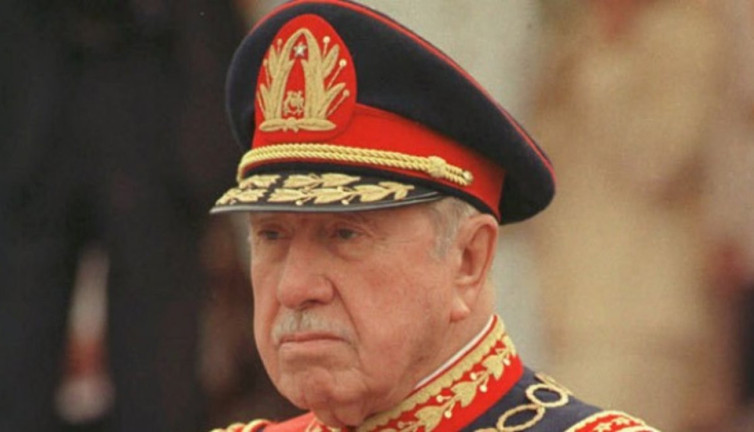 İspanya Şili diktatörü Pinochet'e verdiği liyakat nişanını geri aldı