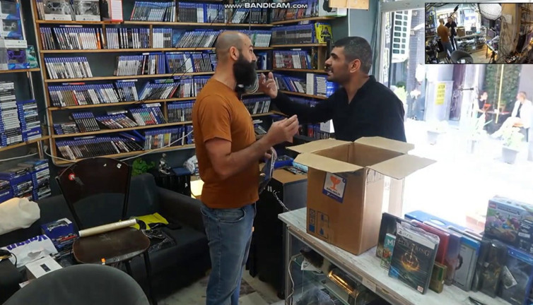 Güpegündüz komşusunun dükkanını basıp tehditler savurdu. Memleket bu ve bunun gibileriyle dolu