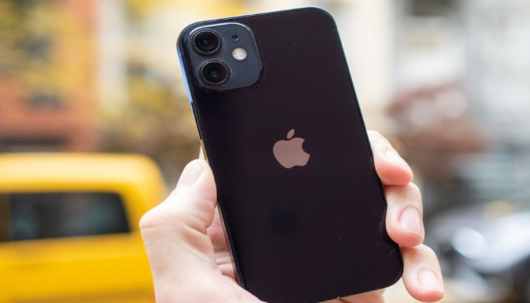 iPhone 12 skandalı büyüyor. Sağlığımızla oynuyor