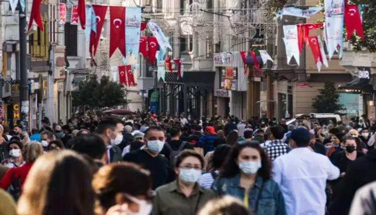 Kapanmaya ve maske yasağına gerek var mı? Yeni varyant paniği yaşanıyor. Cumhurbaşkanlığı Sağlık Danışmanı açıkladı