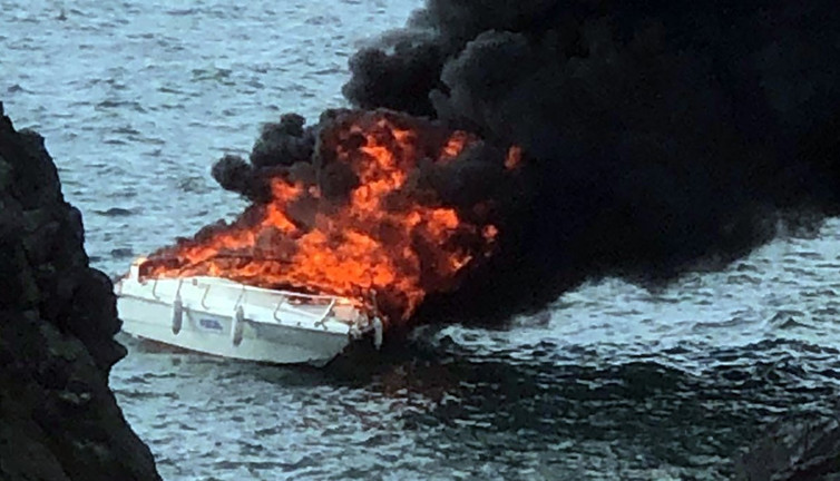 Samandağ’da alev alan sürat teknesindeki 5 kişi kurtarıldı