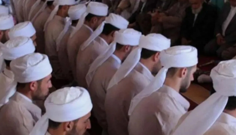 Tarikatçı baba başını açmak isteyen kızına hayatı zindan etti: İçinize cin kaçmış