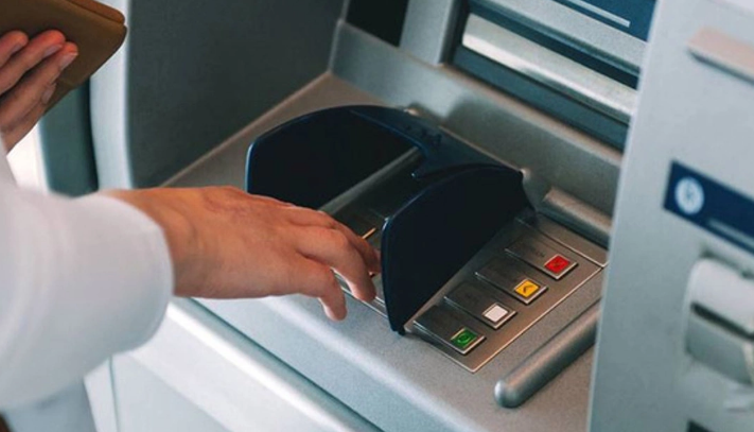 18 yaşında gencin milyonerlik hayatı 24 saat sürdü. Banka hesabını görünce şoke oldu. Lüks araç almak istedi