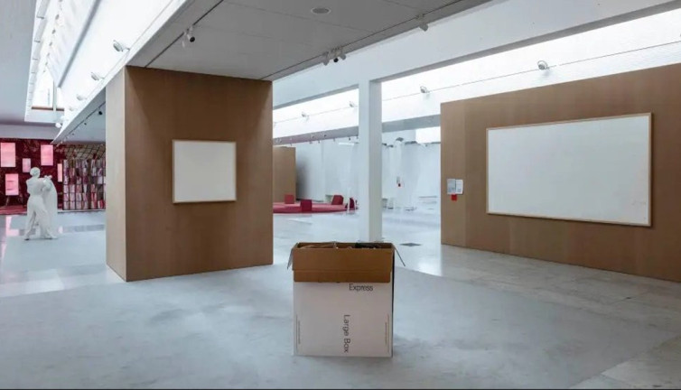 75 bin dolar aldı 2 boş tuval yolladı. Bu nasıl sanat?