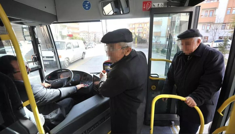 65 yaş üstü ücretsiz taşımada sona gelindi. Telefonunu çıkar diyen amcalara kara haber