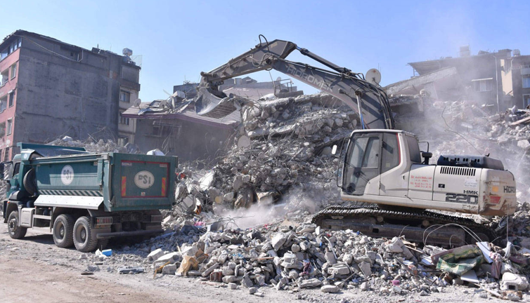 Depremin vurduğu Hatay'da yeni tehlike. Gökten yağıyor