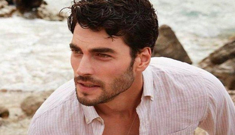 Akın Akınözü’nün yeni dizi projesi belli oldu