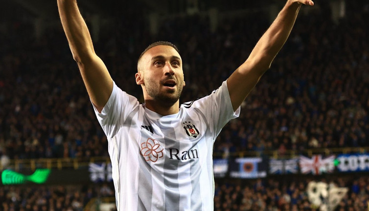 Cenk Tosun Mert Günok'a övgü yağdırdı: Bizi maçta tutan o oldu