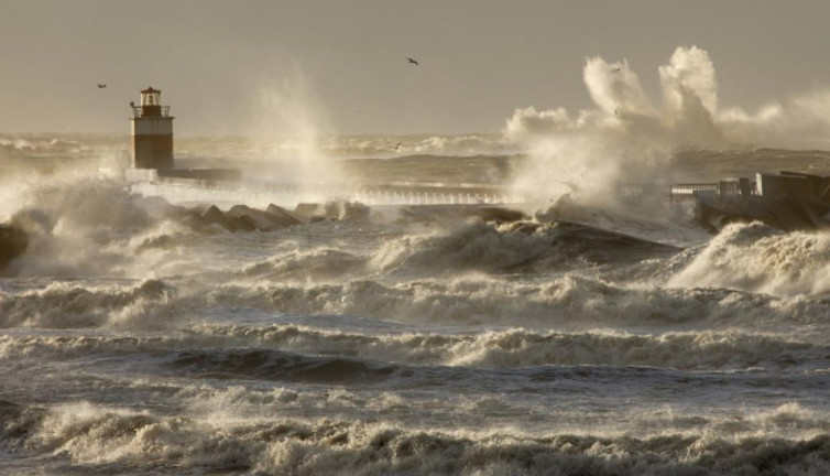 Dev dalga, 3 denizaltı personelinin ölümüne neden oldu