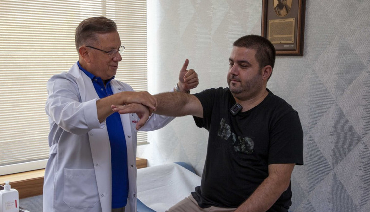 Elektrikli süpürge hayatını kararttı. Kırılan kemikleri yapboz gibi birleştirildi