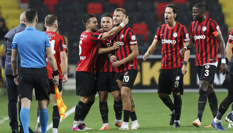 Gaziantep FK İstanbulspor'u ikinci yarıda yıktı