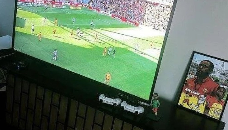 Beşiktaş maçı öncesi Onana Lens maçını izledi. Taraftar isyanda