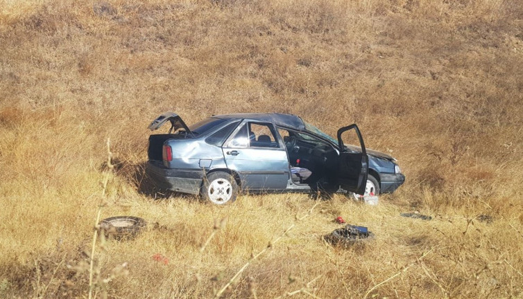 Kontrolden çıkan otomobil şarampole uçtu: 2 yaralı (25 Eylül 2023)