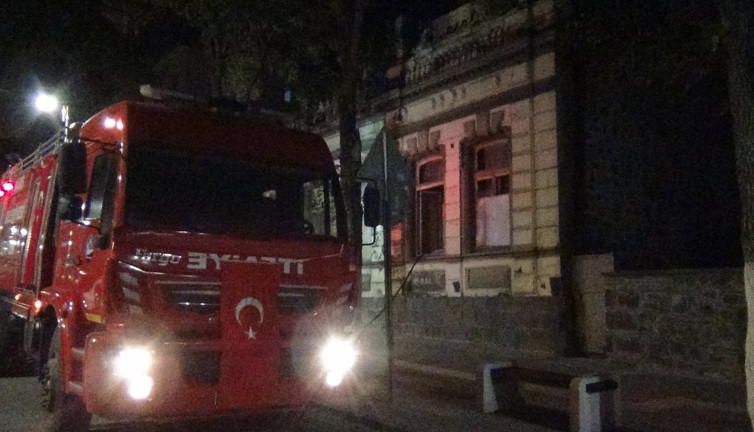 Tarihi bina bir haftada 2 kez yandı