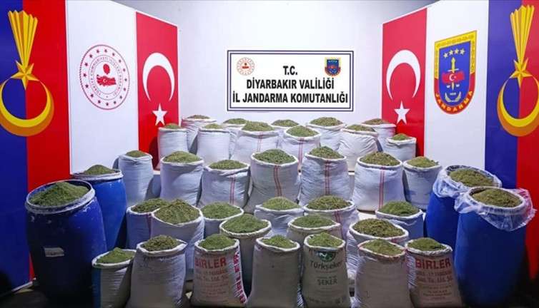 Diyarbakır’da dev operasyon: 1 ton 319 kilogram ele geçirildi
