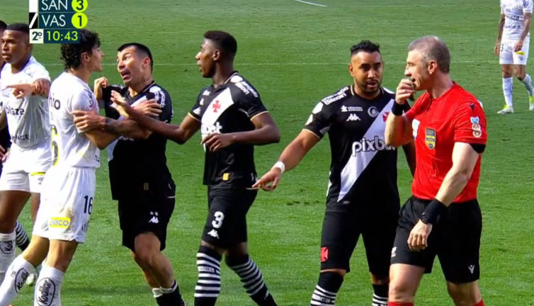 Brezilya'da saha karıştı. Santoslu oyuncunun yaptığı hareket gündem oldu